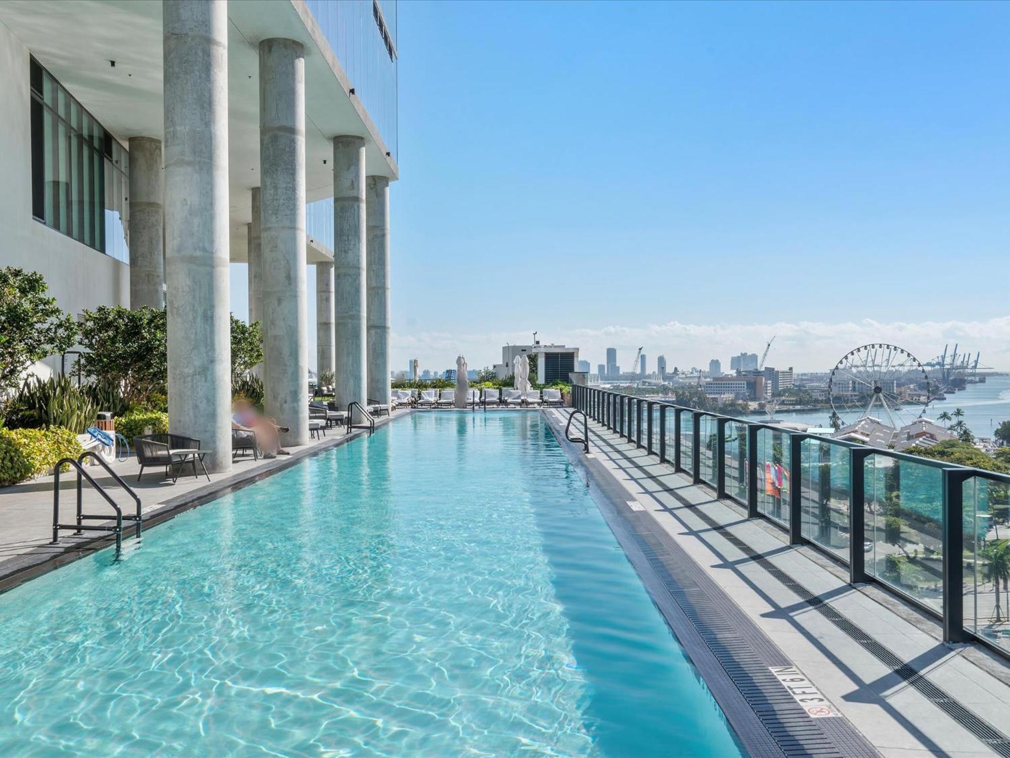 Mvr Steps From Everything Downtown Apartment *
