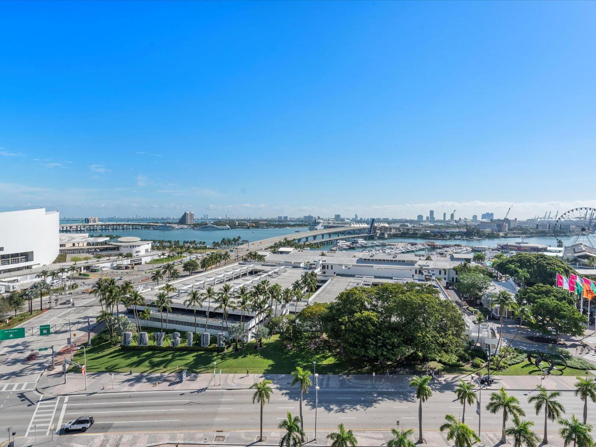 Apartment Mvr Steps From Everything Downtown *